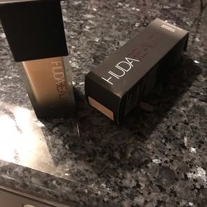 Huda  Foundation Creme Brûlée 150g
